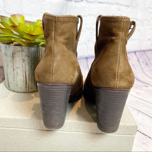Vince Camuto ‘Hillsy’ Almond Toe Ankle Bootie - Picture 4 of 8